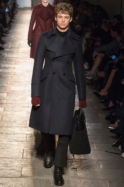 Look 14
